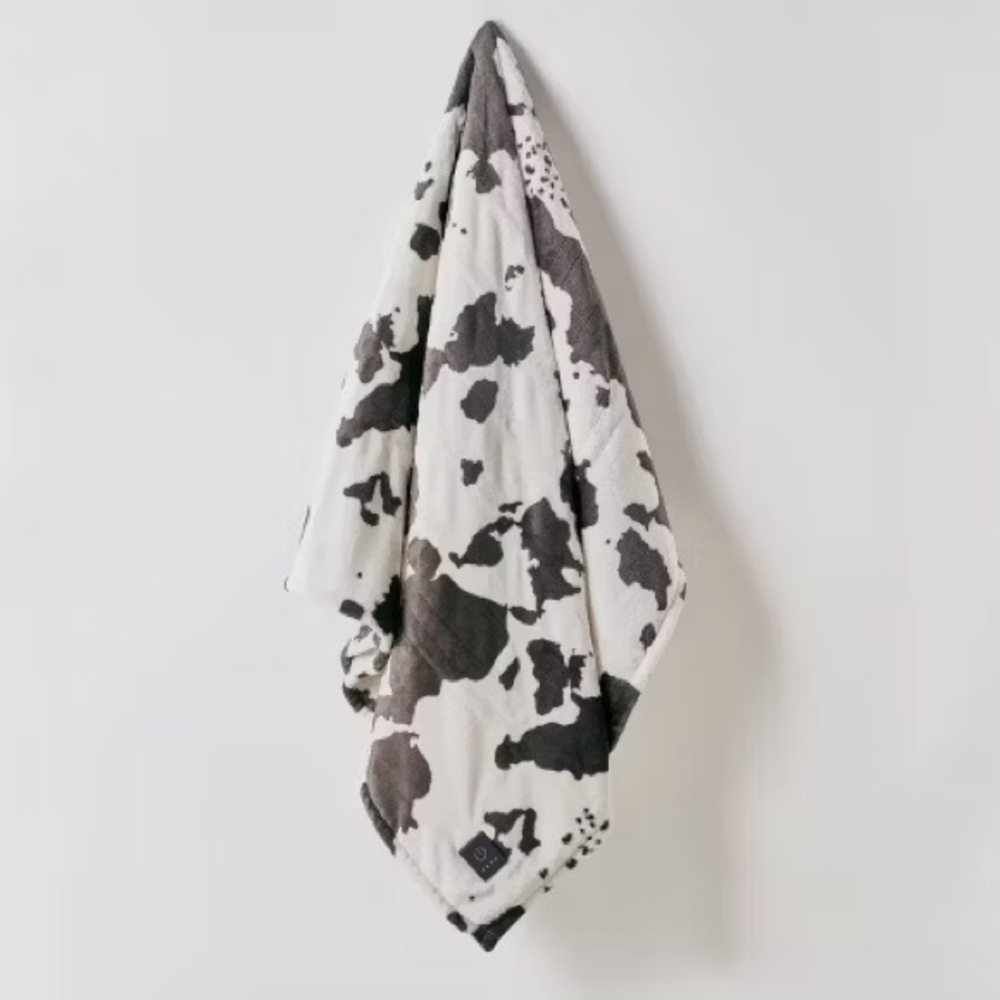 BROOKSTONE NWT Heated Printed Plush throw blanket Cow -Warm Gray-50x60